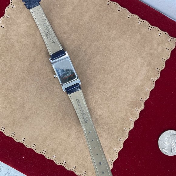 Vintage Givenchy Paris Quartz Ladies Watch - Picture 6 of 9